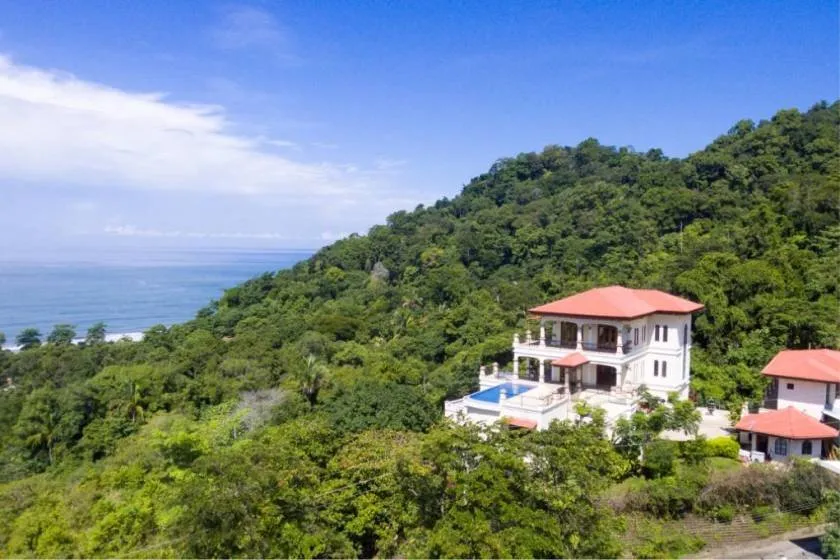 Top Luxury Villas in Jaco for Large Groups