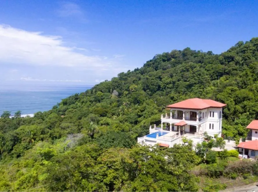 Top Luxury Villas in Jaco for Large Groups