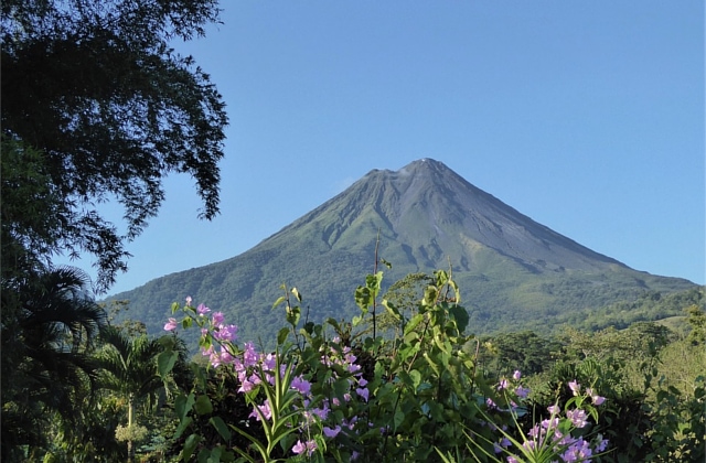 Arenal volcano 90 km from San Hose