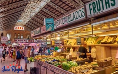 Busy souvenir shops in Costa Rica