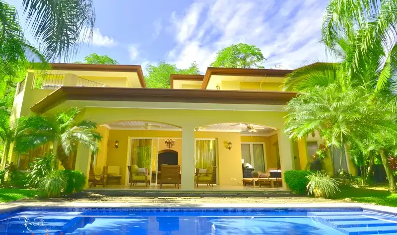 Royale Yellow Vacation Rental in Jacó Costa Rica