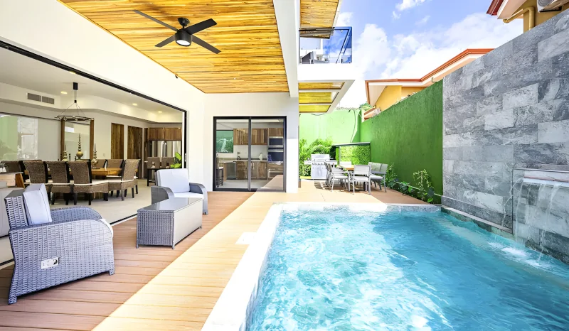 Modern Royale Lynx luxury villa with private pool and tropical outdoor living area in Jacó, Costa Rica